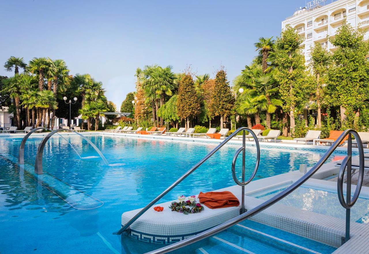 Grand Hotel Trieste & Victoria أبانو تيرمي المظهر الخارجي الصورة The swimming pool at the hotel