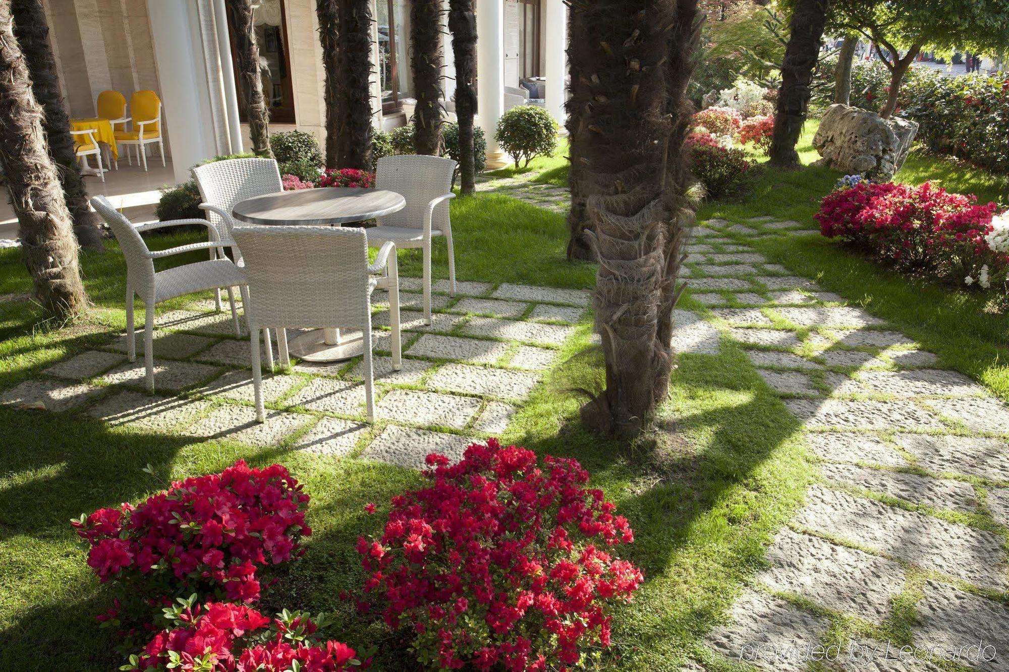 Grand Hotel Trieste & Victoria أبانو تيرمي المظهر الخارجي الصورة The garden of the villa